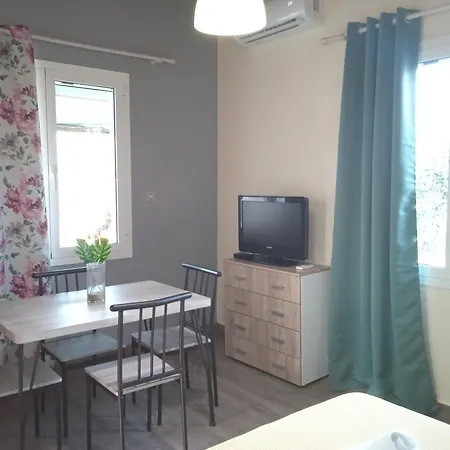 Vicino Al Mare * Parálion Ástros